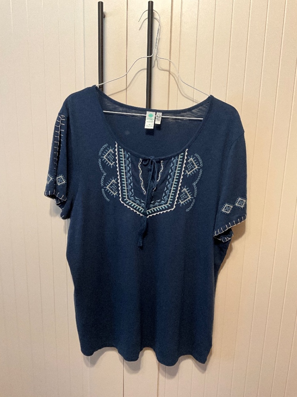 Aventura, Sweet embroidered Blue top
